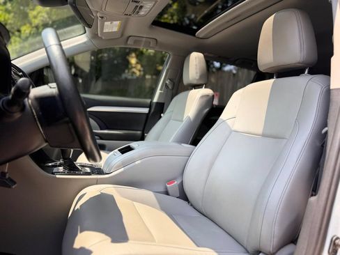 Used 2019 Toyota Highlander XLE AWD/4WD image 20
