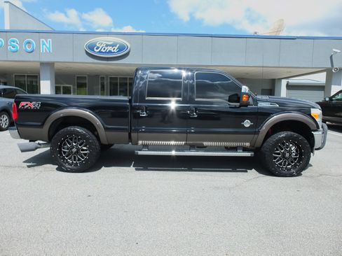 Used 2016 Ford F250 Lariat w/ Lariat Ultimate Package AWD/4WD image 2