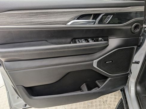 Used 2023 Jeep Wagoneer Series III w/ Preferred Equipment Group image 13