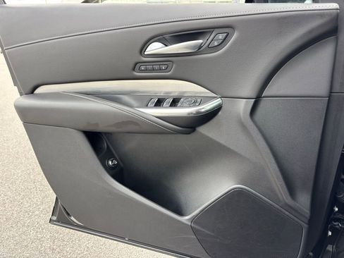 Used 2025 Cadillac XT4 Premium Luxury FWD image 12