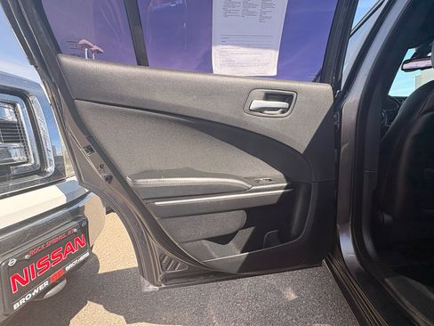 Used 2015 Dodge Charger SE w/ Popular Equipment Group image 11