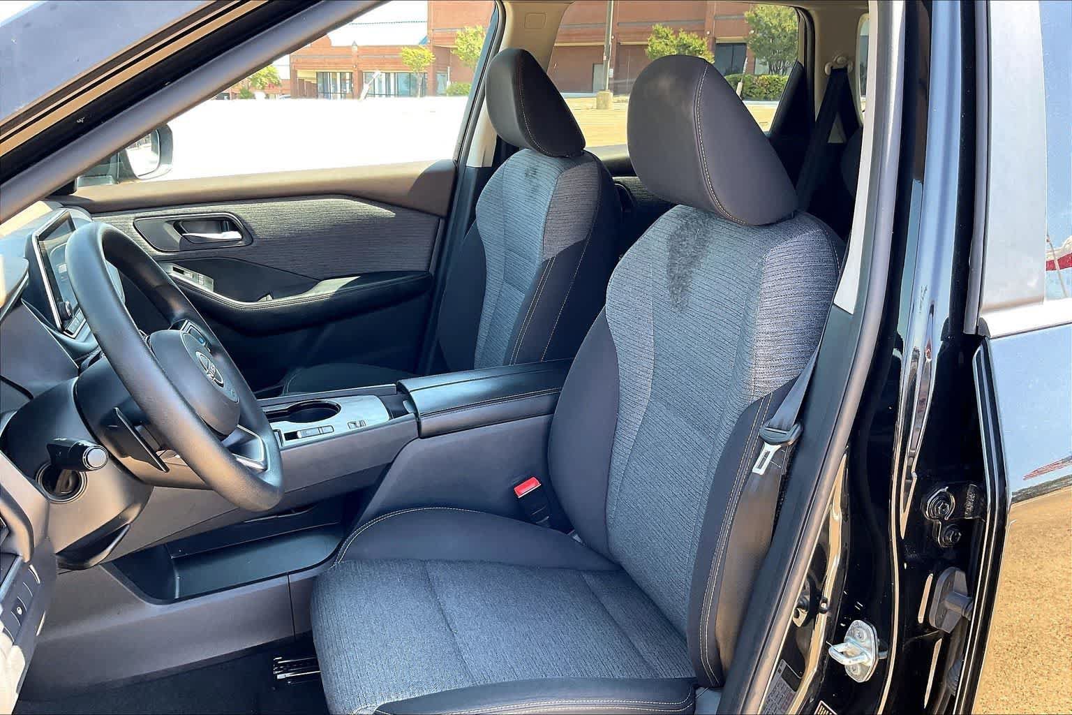 Used 2023 Nissan Rogue SV FWD image 10