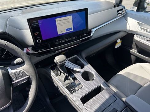 New 2026 Toyota Sienna XLE FWD image 29
