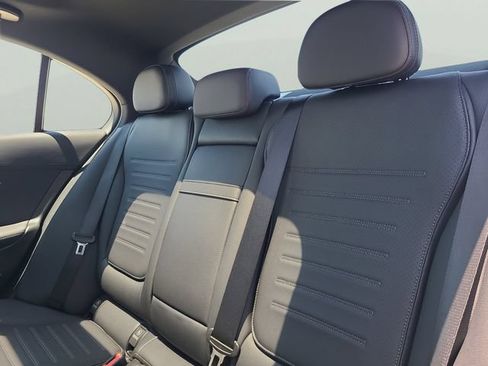 Used 2023 Mercedes-Benz C 300 Sedan image 8