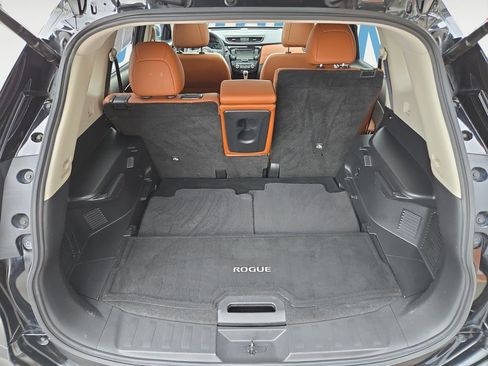 Used 2018 Nissan Rogue SL w/ Premium Package image 16