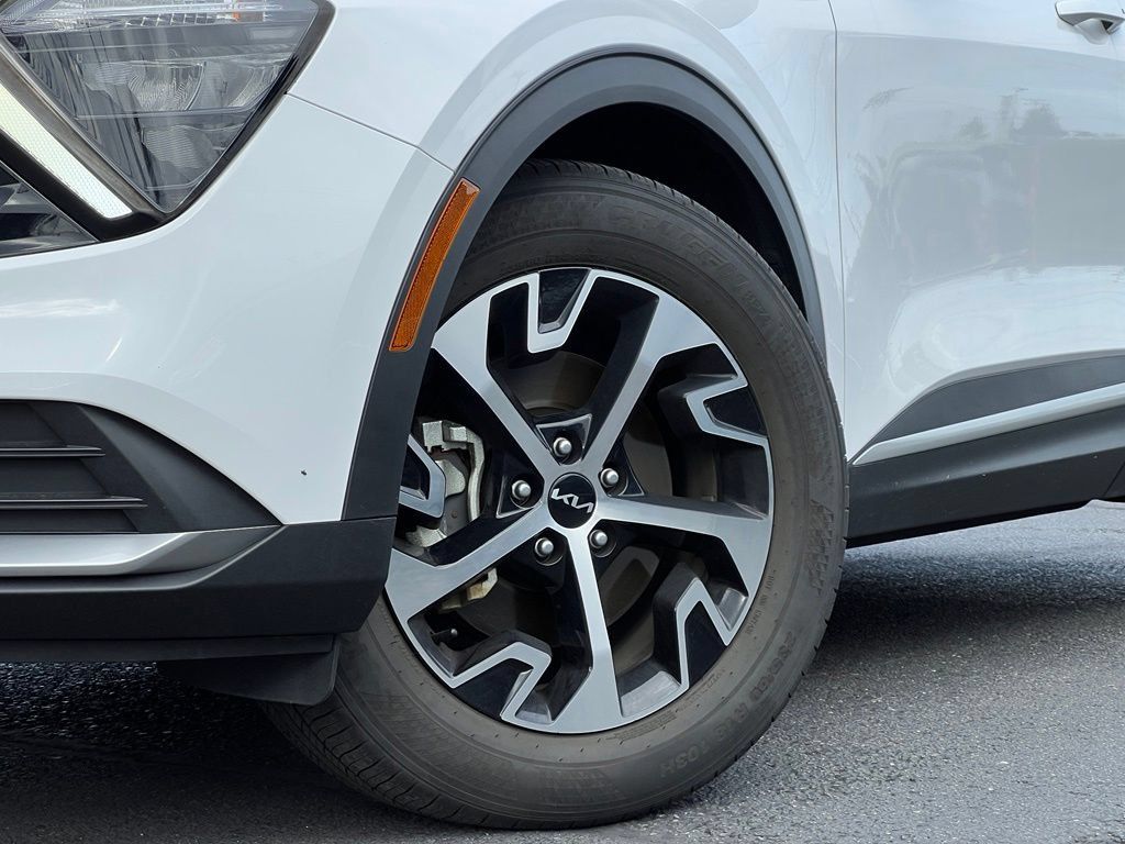 Certified 2023 Kia Sportage EX FWD image 2