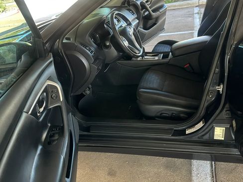 Used 2016 Nissan Altima 2.5 SV image 9