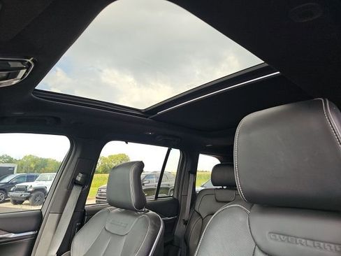 Used 2023 Jeep Grand Cherokee Overland w/ Luxury Tech Group IV image 23