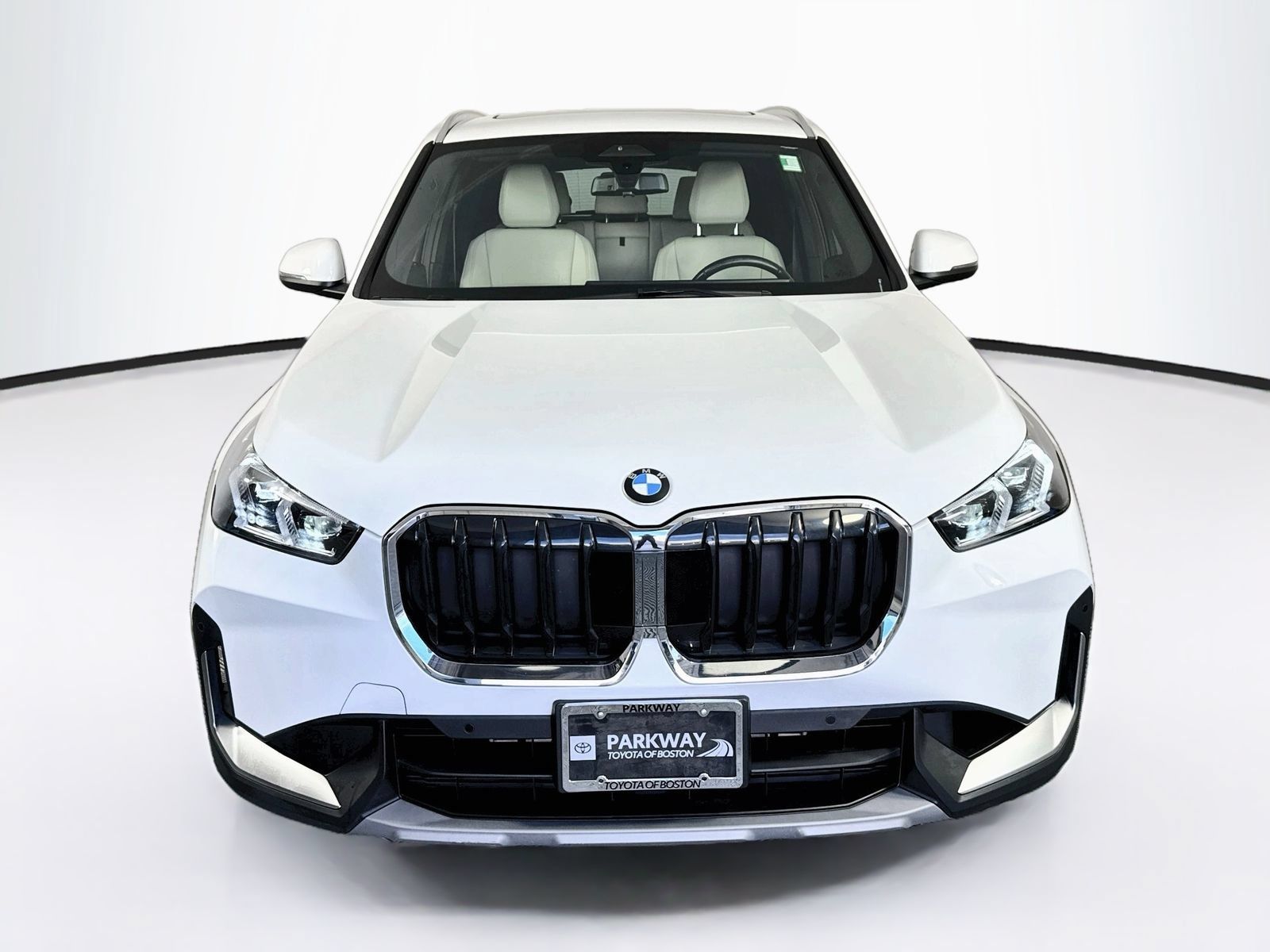 Used 2023 BMW X1 xDrive28i w/ Convenience Package AWD/4WD image 2