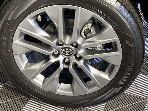 Used 2025 Toyota RAV4 Limited w/ Advanced Technology Package AWD/4WD image 30