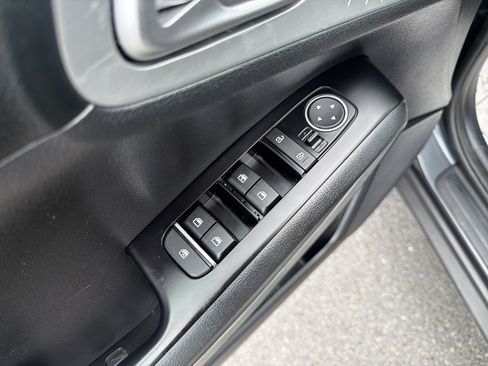 Used 2024 Kia Soul LX w/ Option Group 015 FWD image 16