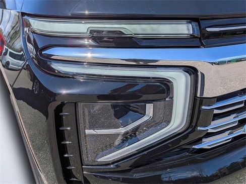 Used 2025 Chevrolet Suburban Premier image 9