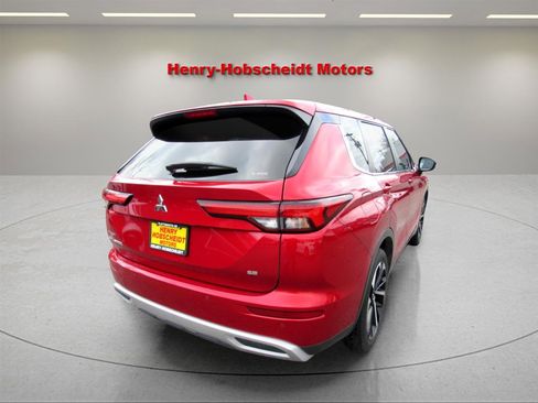 Used 2024 Mitsubishi Outlander AWD image 12