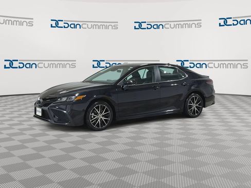 Used 2024 Toyota Camry SE FWD image 4