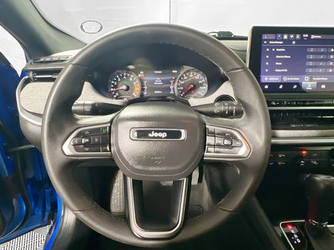 Used 2024 Jeep Compass Latitude image 17