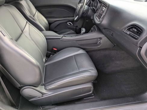 Used 2017 Dodge Challenger GT w/ Driver Convenience Group image 18