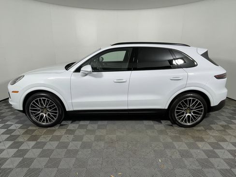 Certified 2023 Porsche Cayenne Platinum Edition AWD/4WD image 2