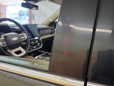 Used 2023 Ford Expedition Limited AWD/4WD image 23