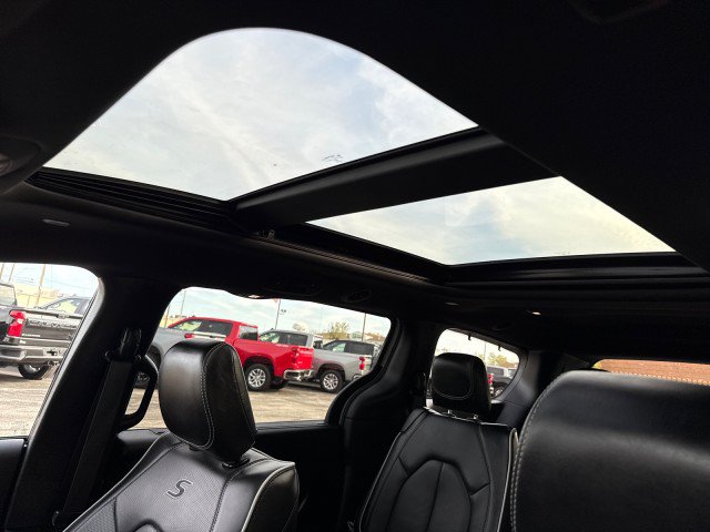 Used 2025 Chrysler Pacifica Limited FWD image 25