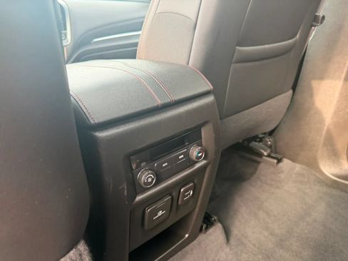 Used 2023 Chevrolet Traverse RS AWD/4WD image 17