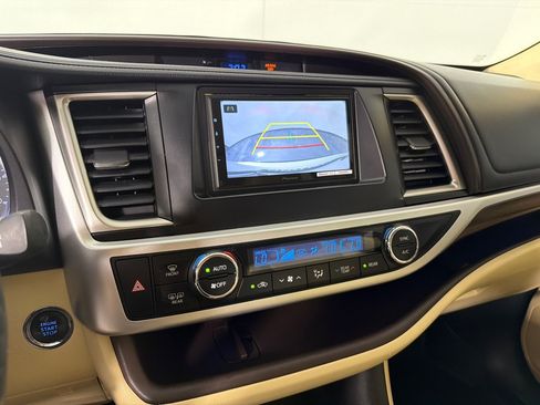 Used 2016 Toyota Highlander Limited FWD image 17