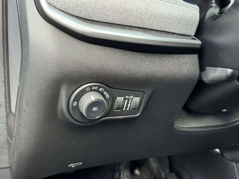 Used 2024 Jeep Compass Latitude AWD/4WD image 10