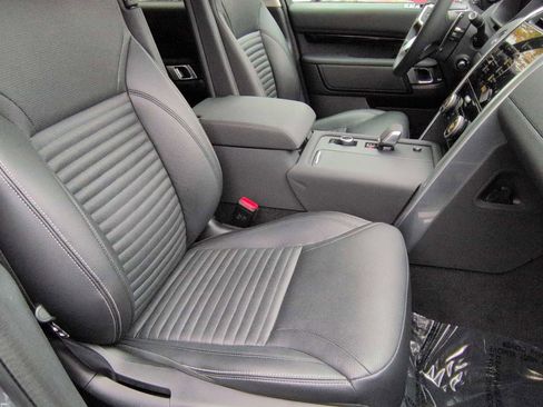 Used 2024 Land Rover Discovery S image 22