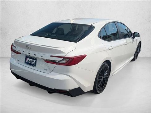 Used 2025 Toyota Camry SE w/ Convenience Package image 5