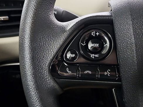 Used 2020 Toyota Prius LE image 20