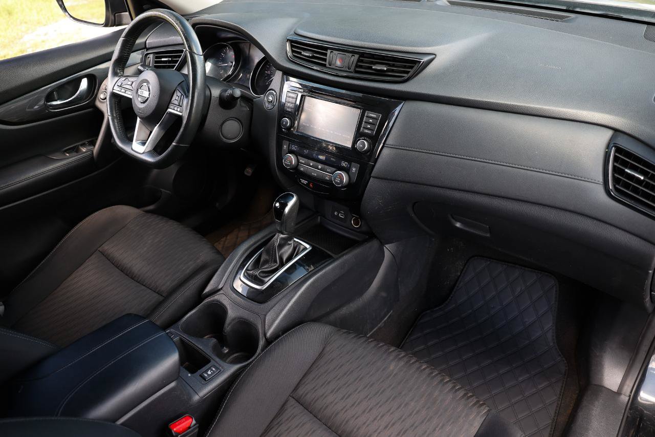 Used 2018 Nissan Rogue SV AWD/4WD image 16