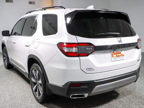 Used 2023 Honda Pilot Touring image 9