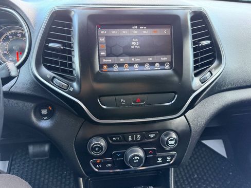 Used 2020 Jeep Cherokee Latitude Plus AWD/4WD image 33