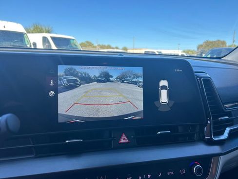 Used 2024 Kia Sportage EX image 12