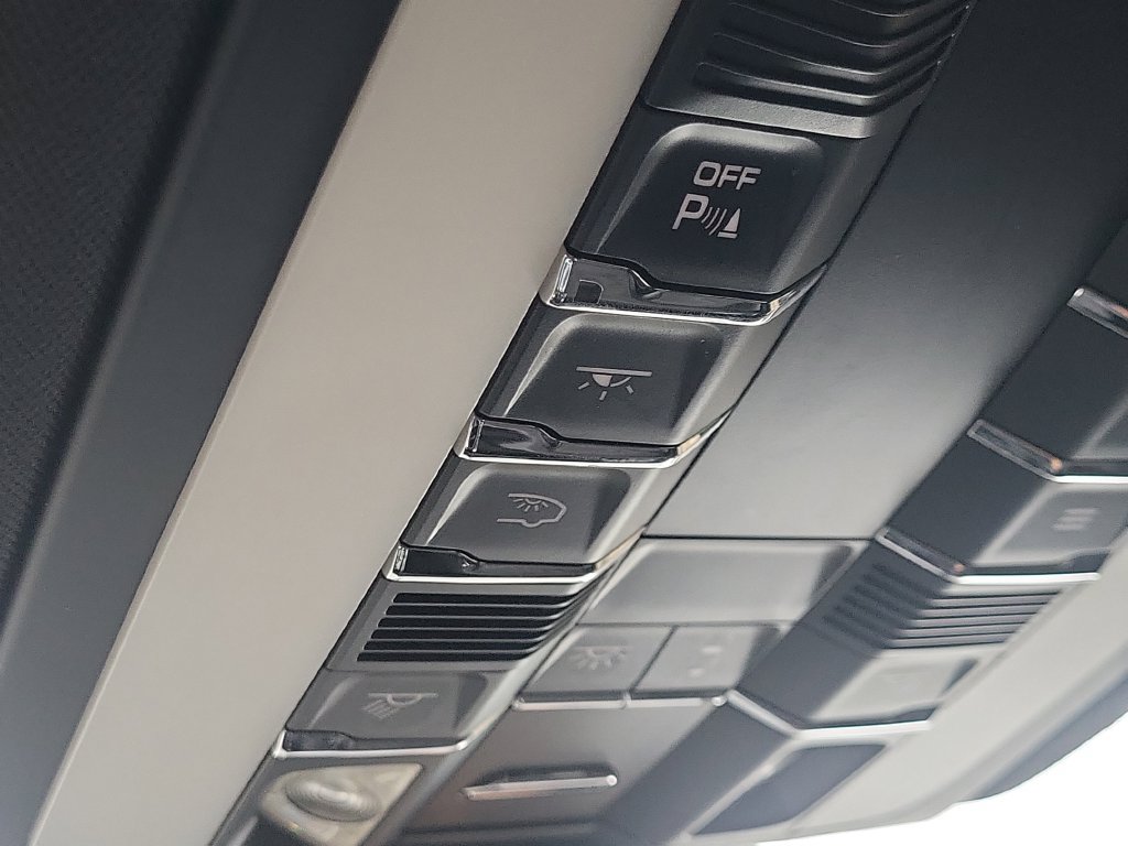 Used 2017 Porsche Macan S AWD/4WD image 28