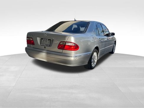 Used 2000 Mercedes-Benz E 320 Sedan image 3