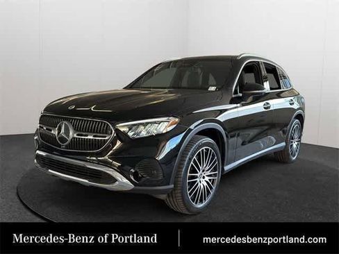 Used 2025 Mercedes-Benz GLC 300 4MATIC image 3