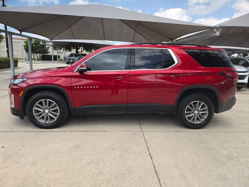 Used 2023 Chevrolet Traverse LT w/ Rear Camera Mirror Package FWD image 6
