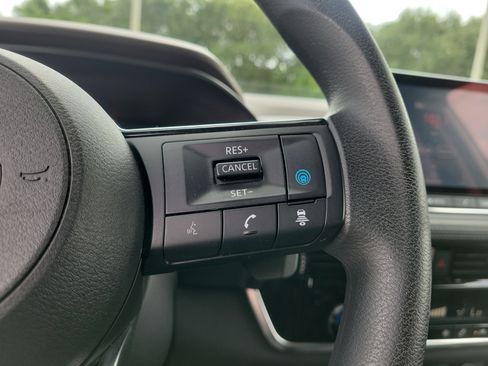 Certified 2021 Nissan Rogue SV FWD image 23