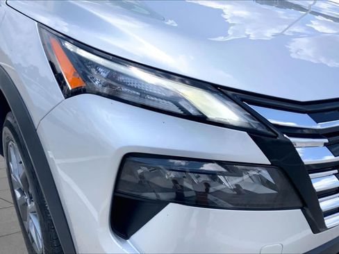 Used 2024 Nissan Rogue S FWD image 27
