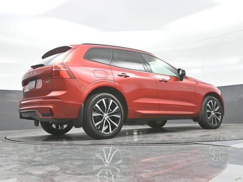 Used 2024 Volvo XC60 B5 Plus AWD/4WD image 28