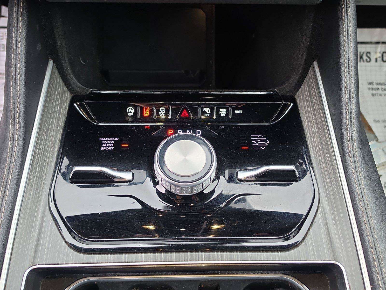 Used 2024 Jeep Wagoneer Series III AWD/4WD image 29