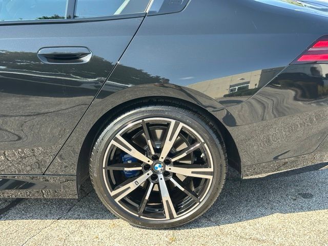 Certified 2024 BMW 530i xDrive w/ M Sport Package AWD/4WD image 9