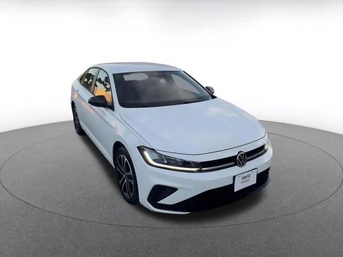 Used 2025 Volkswagen Jetta Sport image 3