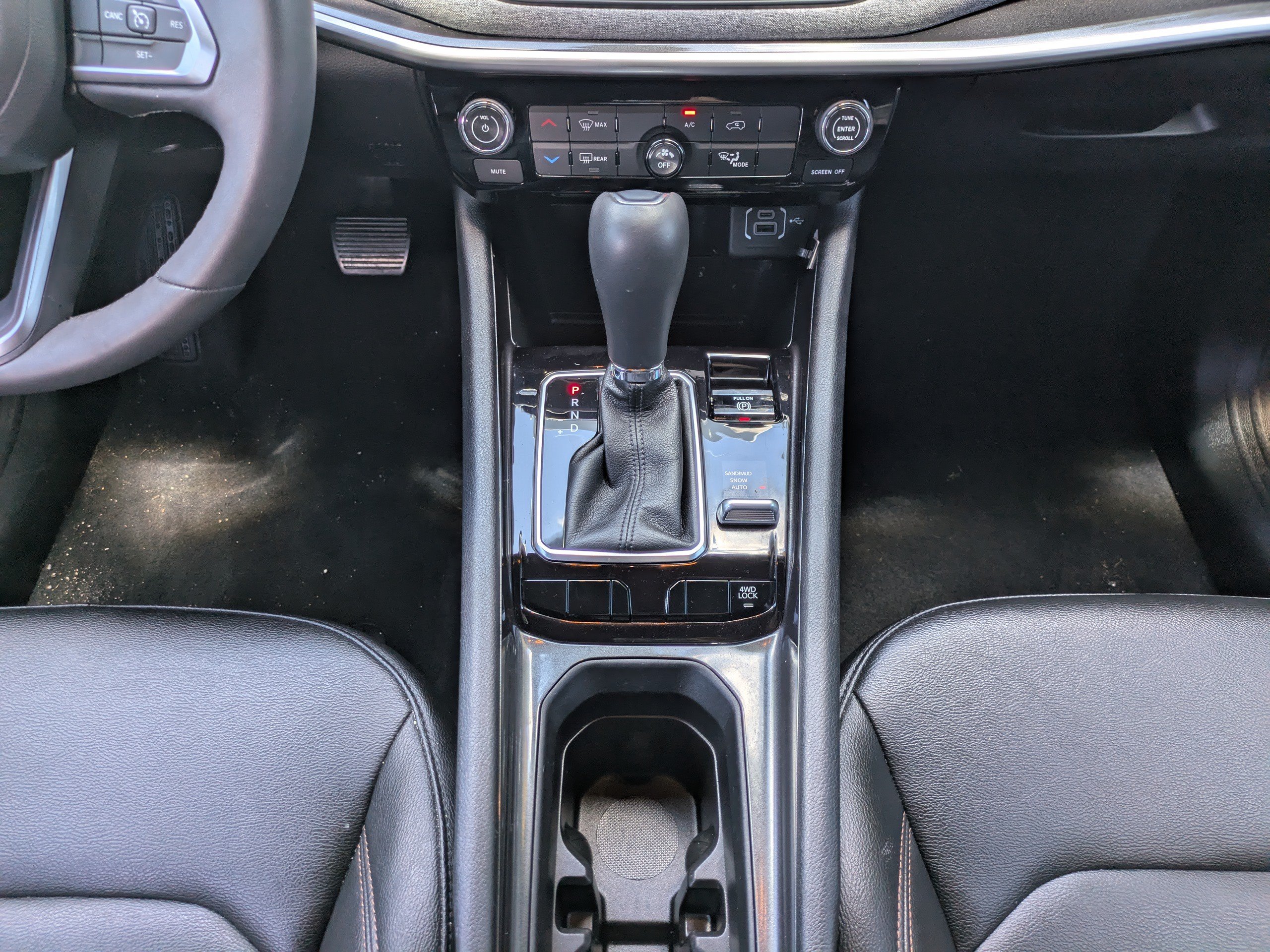 Used 2024 Jeep Compass Latitude AWD/4WD image 16