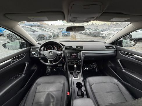 Used 2018 Volkswagen Passat 2.0T R-Line image 19