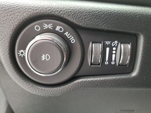 New 2026 Chrysler Pacifica Select image 21