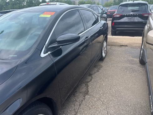 Used 2016 Chrysler 200 Limited FWD image 8