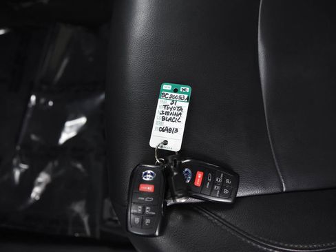 Used 2021 Toyota Sienna XSE w/ XSE Plus Package image 28