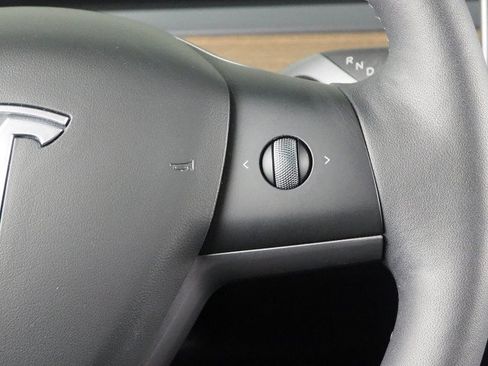 Used 2024 Tesla Model Y 2WD image 21