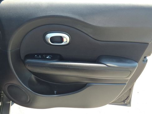 Used 2018 Kia Soul + FWD image 9